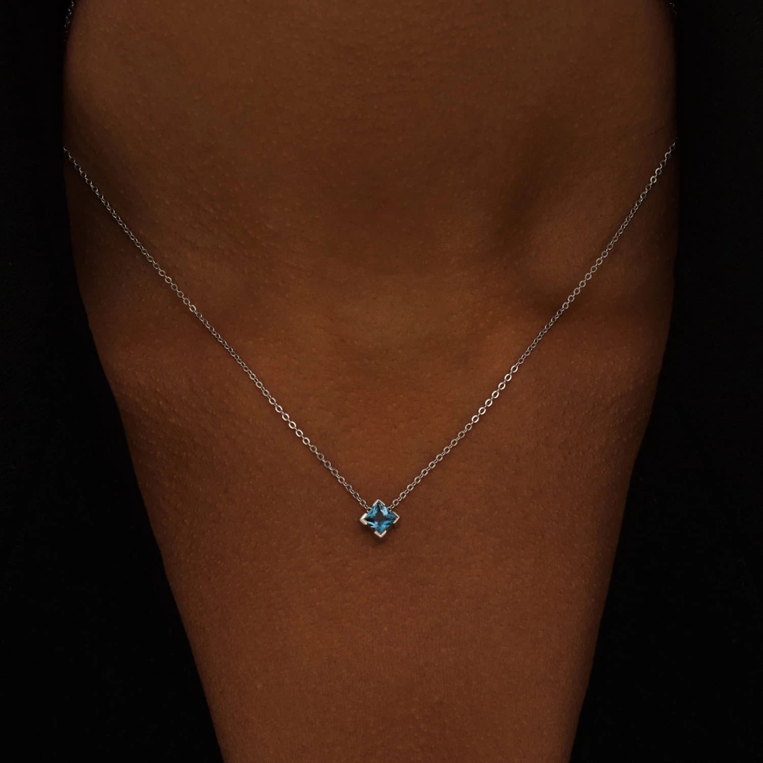 Серебряное колье PURITY с London топазом