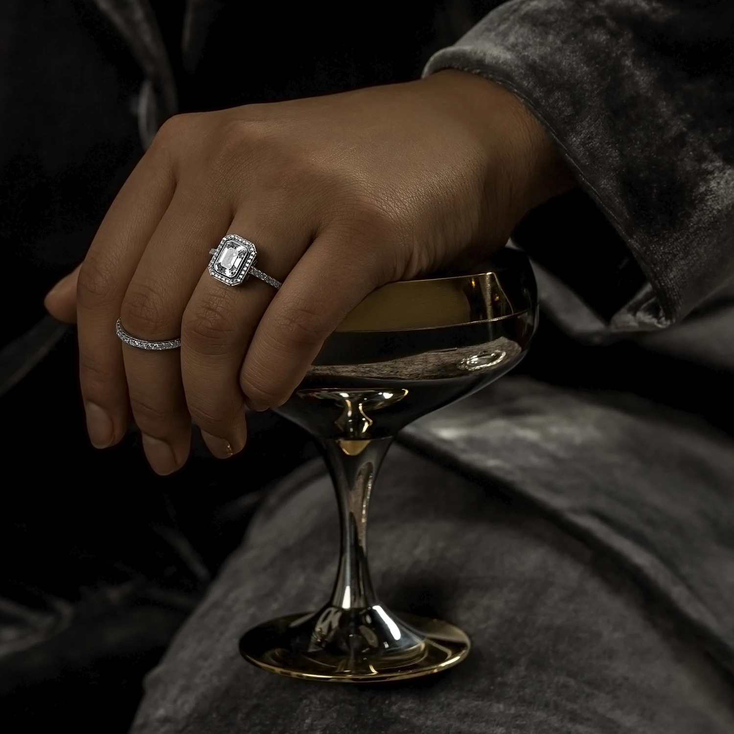 Серебряное кольцо Midnight с фианитами в огранке Эмеральд