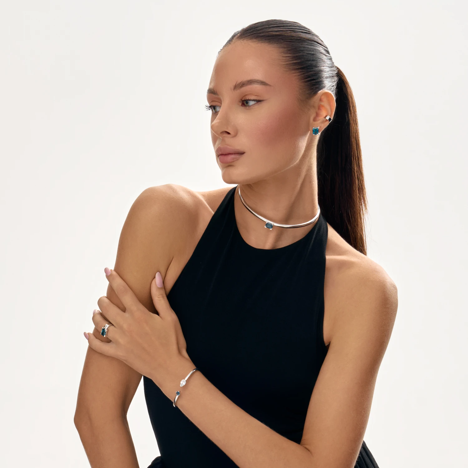 Серебряное жесткое колье PURITY с London топазом