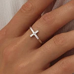 Серебряное кольцо с фианитами в форме креста