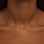Серебряное тонкое колье-цепь с вставками в покрытии желтое золото
