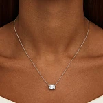 Серебряное колье на тонкой цепочке с фианитом