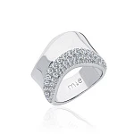 Серебряное широкое кольцо из мятого металла с фианитами 
